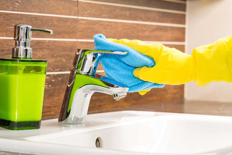 easy ways to keep your bathroom clean