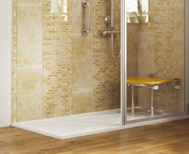 Full height walk in shower with single panel screen