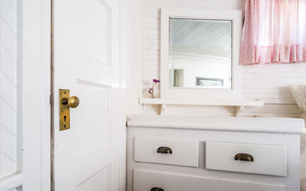 How to create a space-saving bathroom