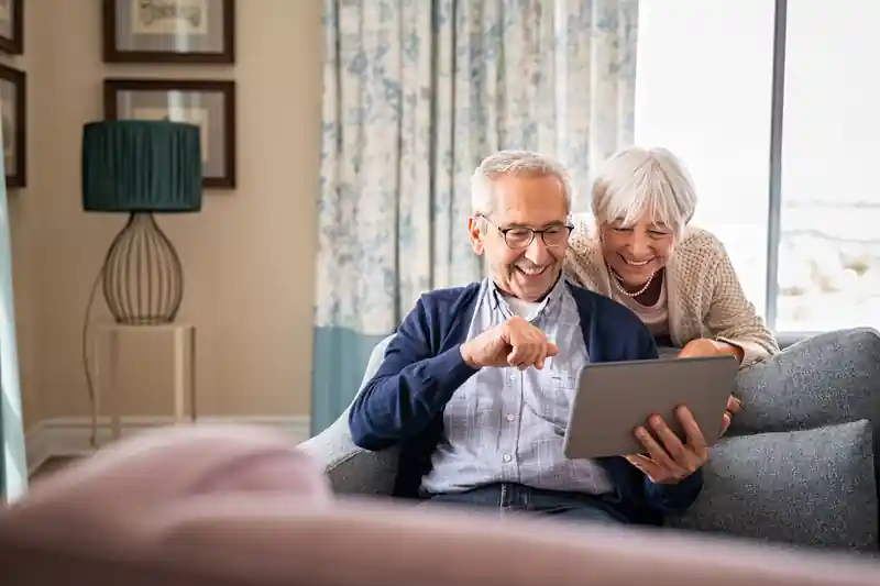 Elderly-Face-Time