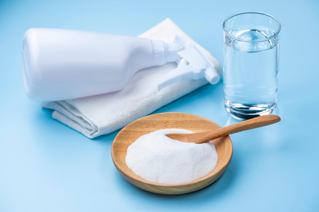Bicarbonate of Soda & White Vinegar Mix.